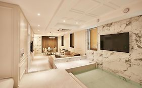 Wanted Hotel